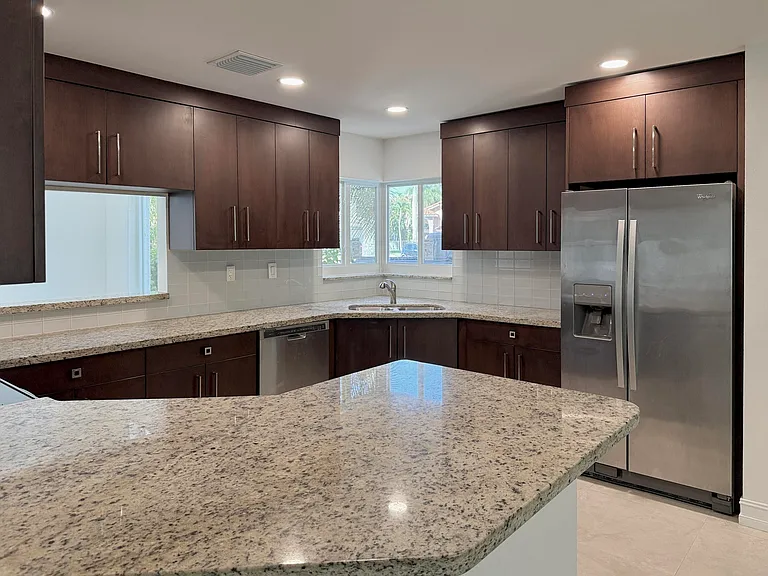 21440 Millbrook Ct — Photo 5