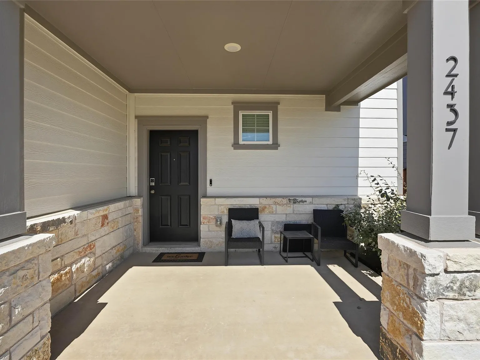 4 bed, 2.5 bath, 1820 sqft, $2,650 — Photo 3
