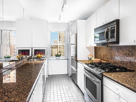 5th image of 931 Lexington Ave #17K
