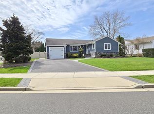 22 Clifford Drive, Farmingdale, NY 11735