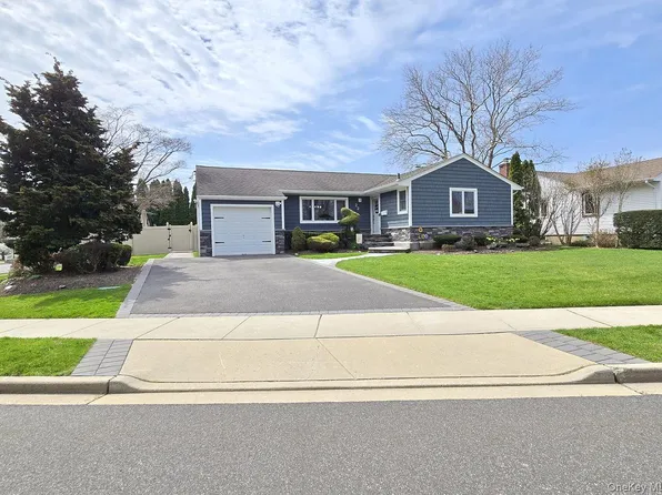 22 Clifford Drive, Farmingdale, NY 11735