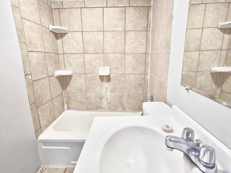 2224 W Jefferson St — Photo 5