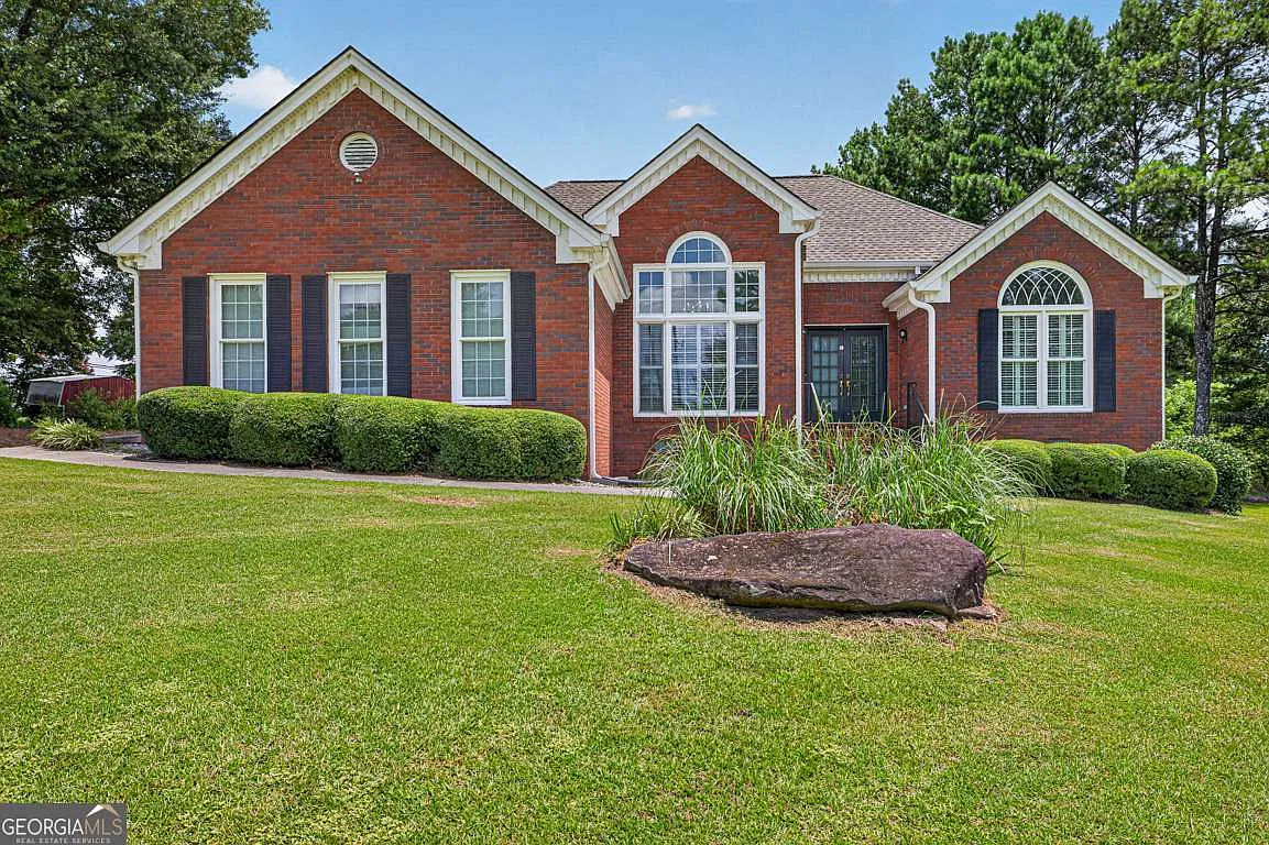 3 bed, 2.0 bath, 1976 sqft, $2,500 — Photo 1
