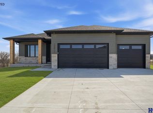 829 Regiment Rd, Lincoln, NE 68527