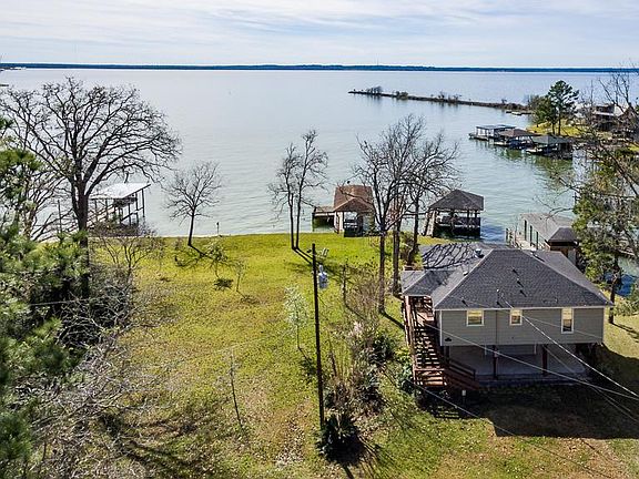 3rd image of 140 Lakeside Dr