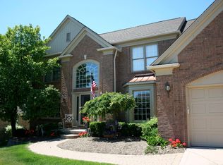 1691 Foresthill Dr, Rochester Hills, MI 48306