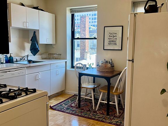 5th image of 91 Washington St APT 3