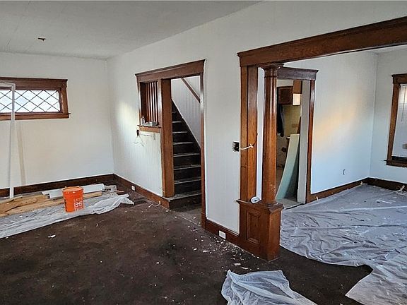 4th image of 10705 Greenlawn Ave