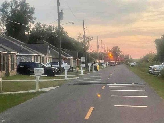 Exterior Neighborhood (street photo)