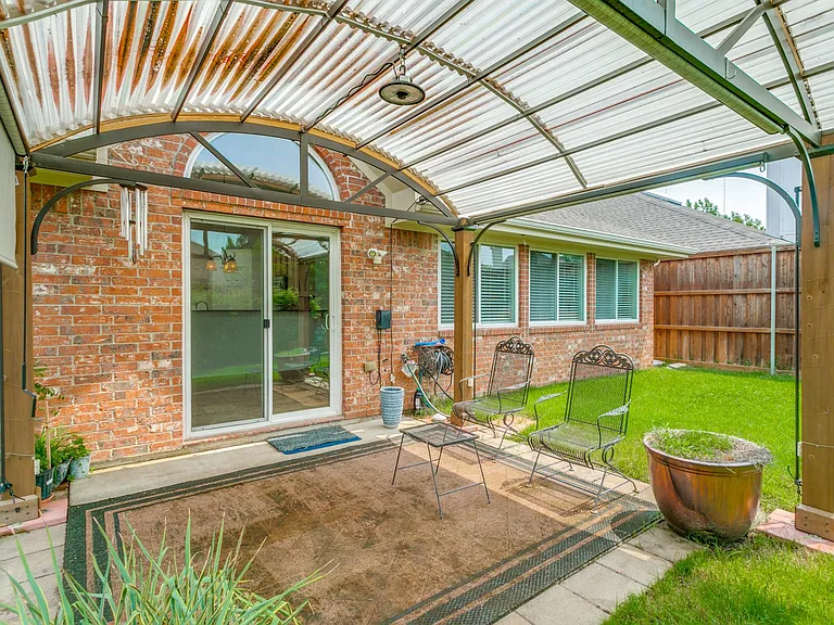 104 Dorsett Dr — Photo 23