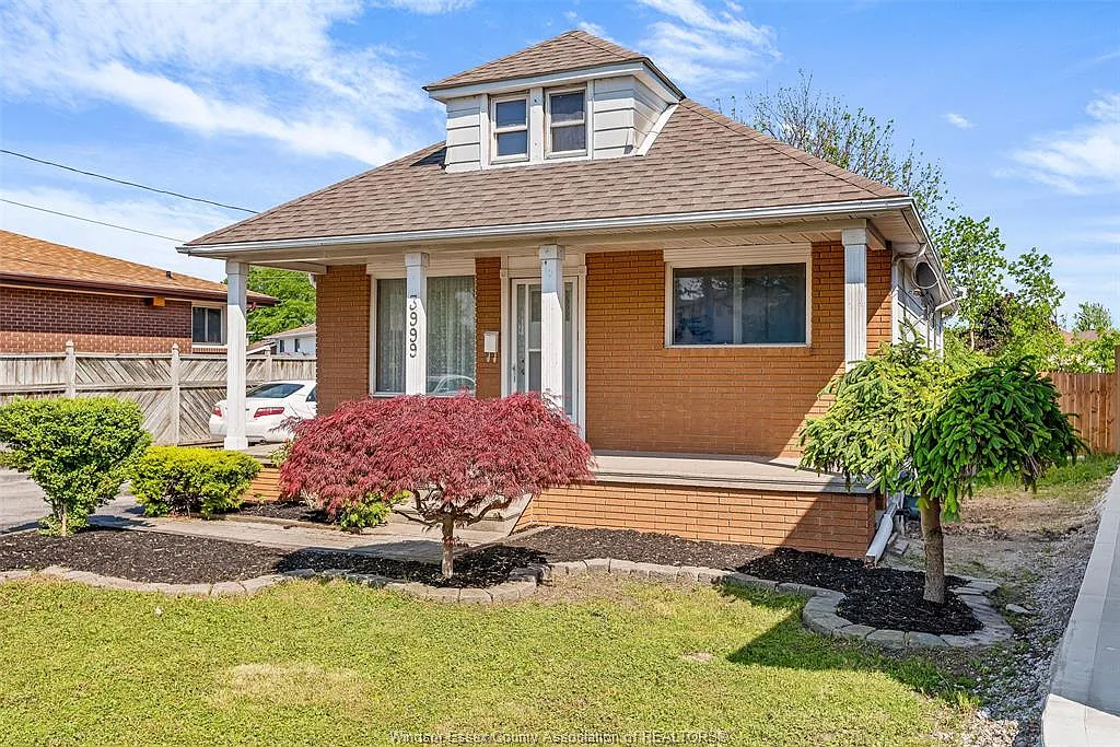 4 bed, $2,500 — Photo 2