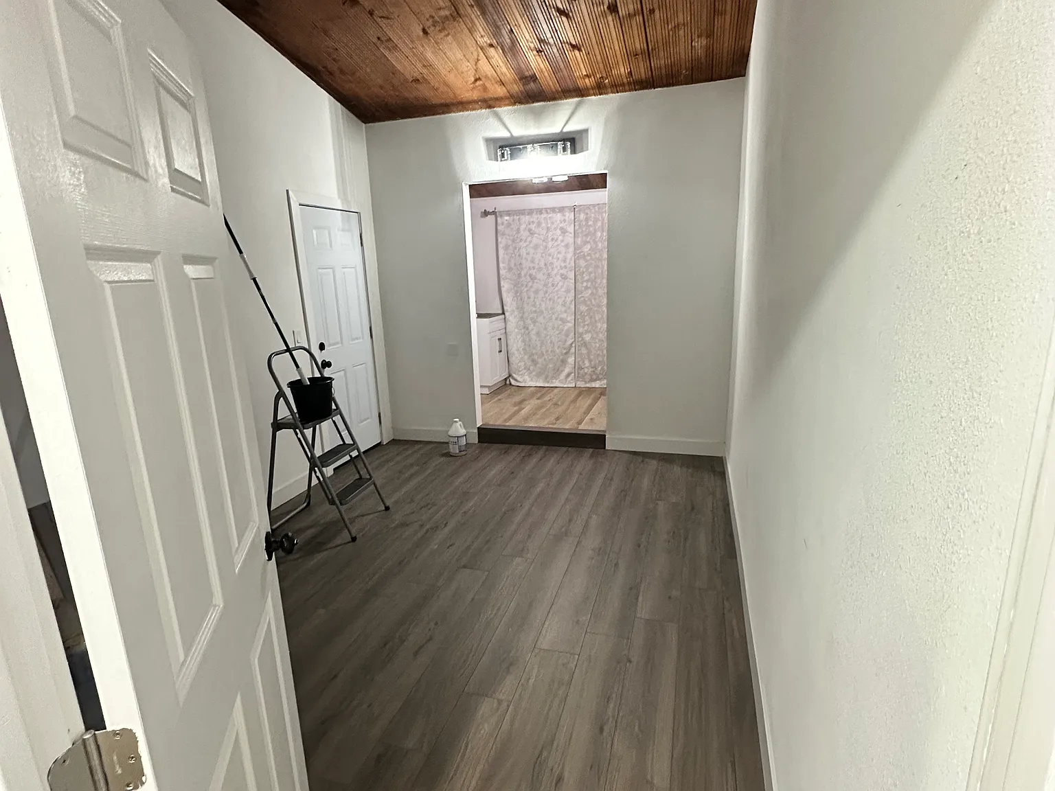 420 E Repplier Rd — Photo 4