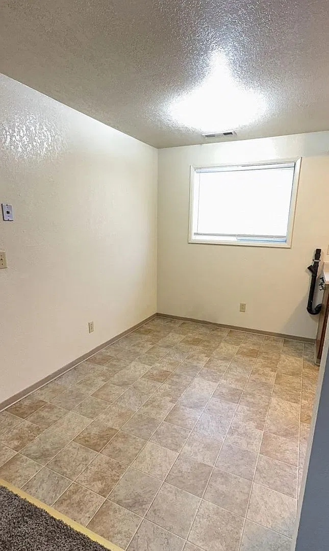 616.4n - 2300 Table Rock A-C — Photo 3