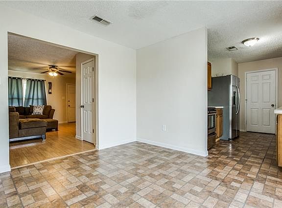 5th image of 597 Holiday Dr