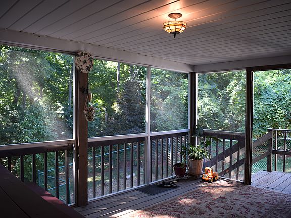 4th image of 3820 Kentridge Dr SE