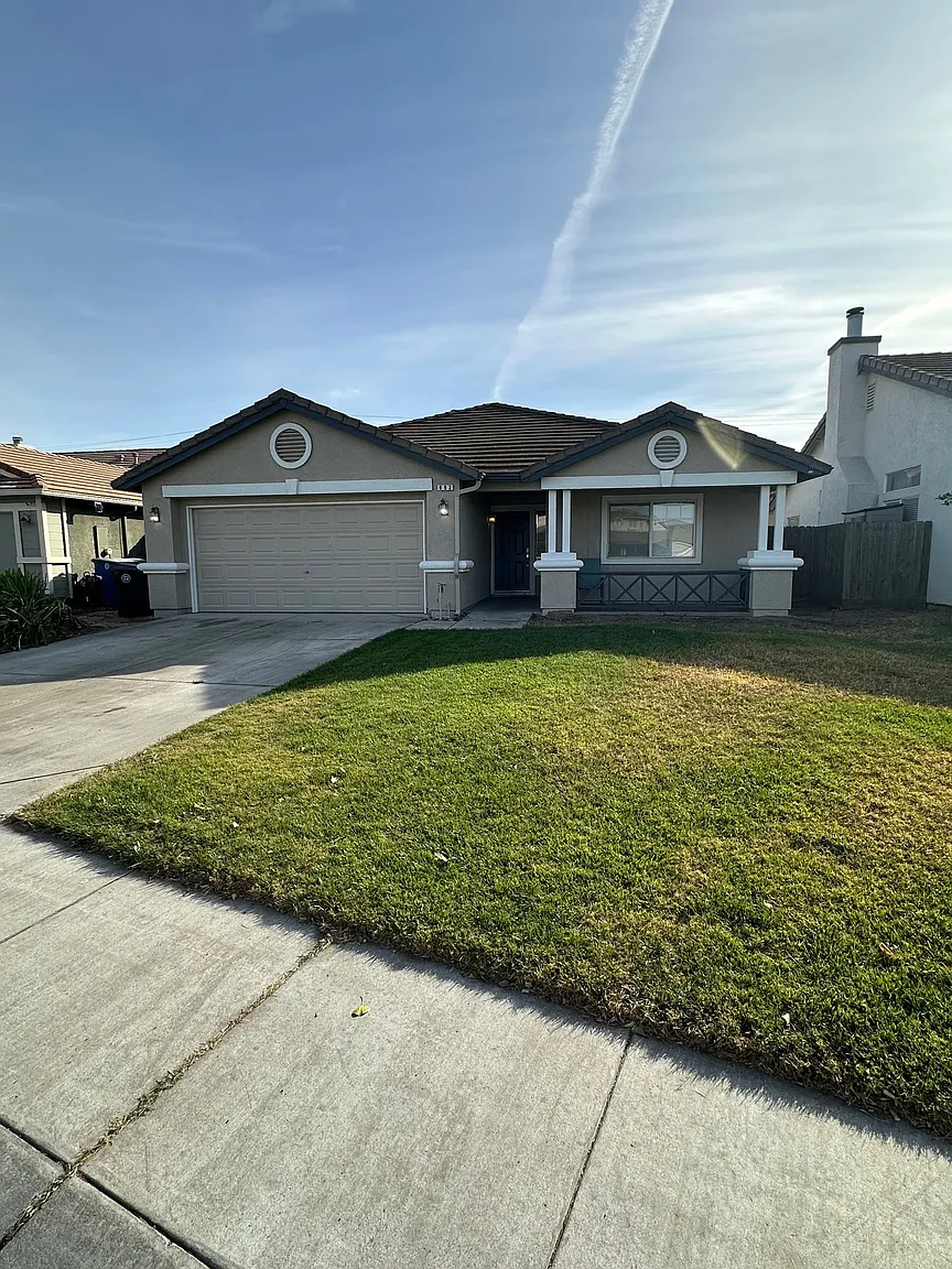 992 Norman Dr photo 1