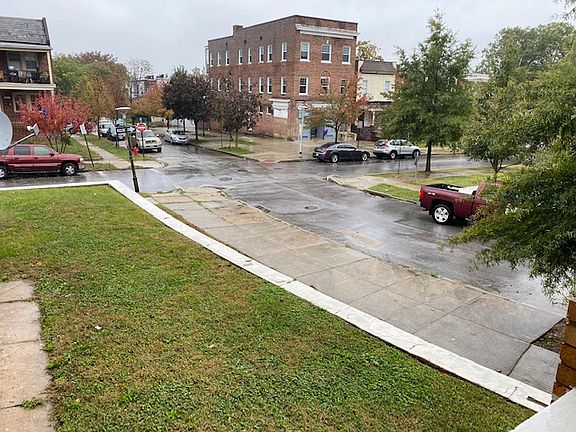 3rd image of 900 Chauncey Ave