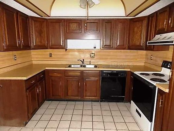 2nd image of 2057 Yorkshire Dr