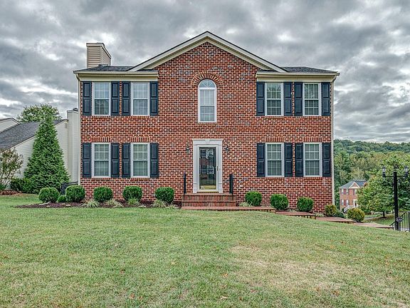 3rd image of 6205 Creekview Ct