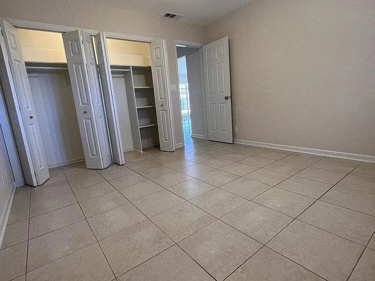 499 W Conference Dr — Photo 10