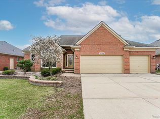 21266 Summerfield Dr, Macomb, MI 48044