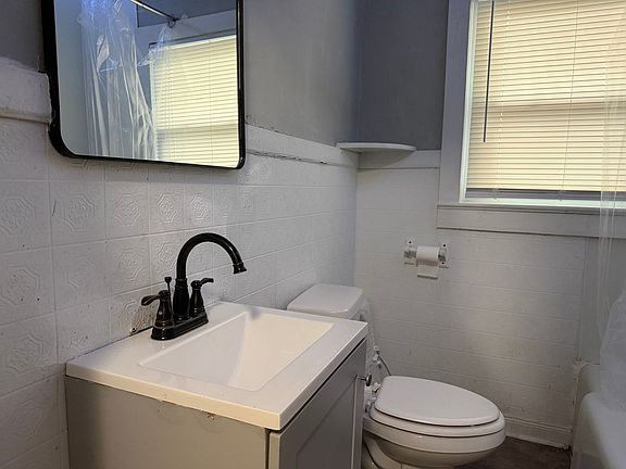 3rd image of 1204 Julia Ave #B