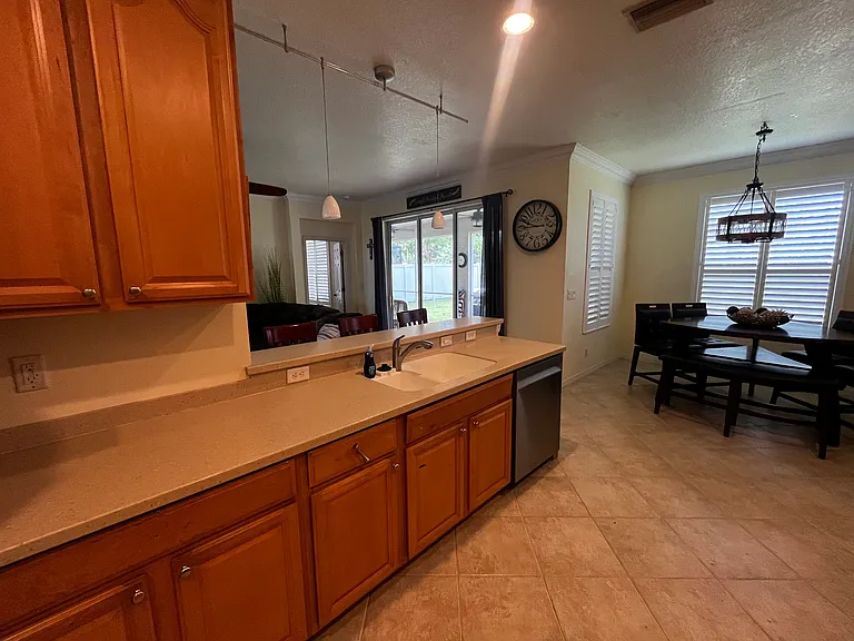 2319 Carnation Ct — Photo 5