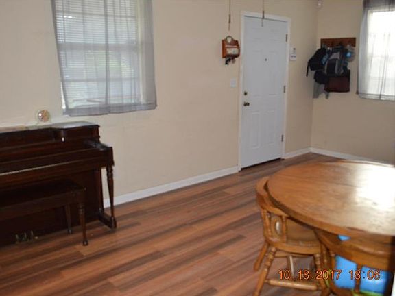 5th image of 1028 E Fern St