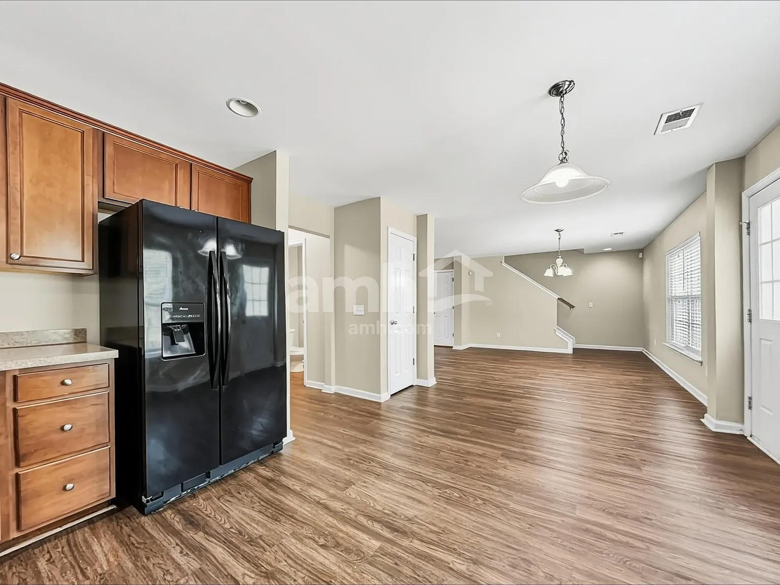 4 bed, 2.5 bath, 2364 sqft, $2,400 — Photo 4