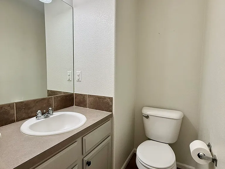 Half bathroom on mail level