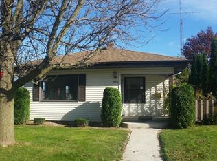 1518 Ahrens St, Manitowoc, WI 54220