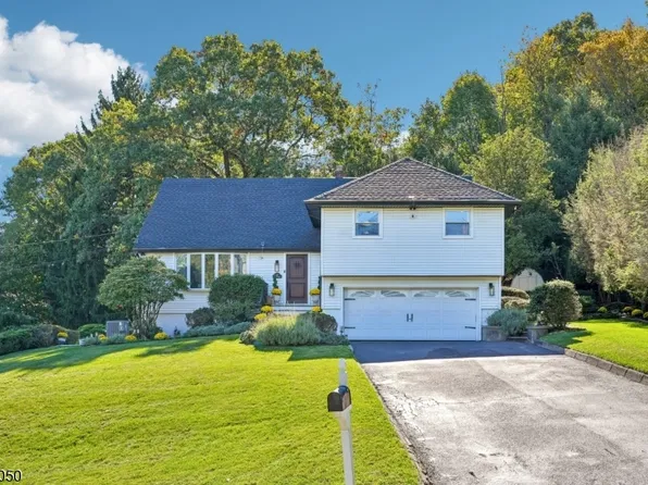 42 Emeline Dr, Hawthorne Boro, NJ 07506
