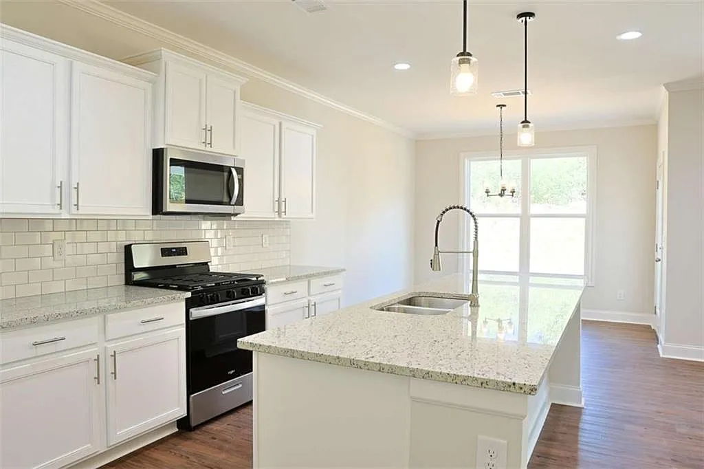4 bed, 3.0 bath, 2108 sqft, $3,050 — Photo 2