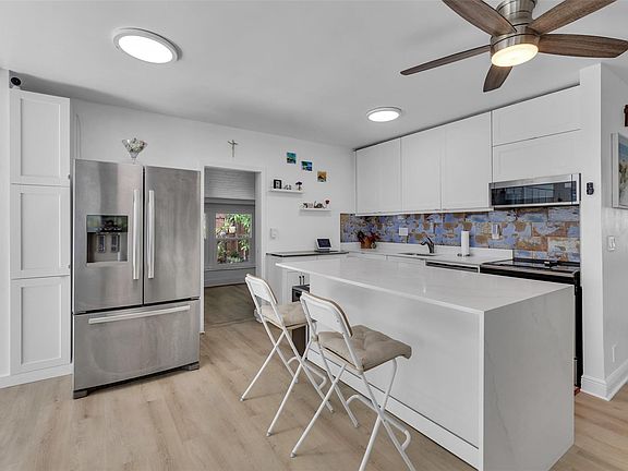 3rd image of 3194 Taft Street