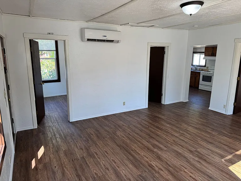 1606 Ash Ave — Photo 4