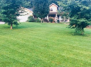 346 Crestwood Dr, Pilot Mtn, NC 27041