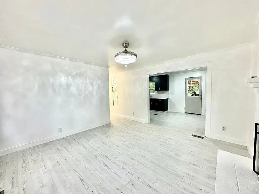 3 bed, 1000 sqft, $1,800 — Photo 2