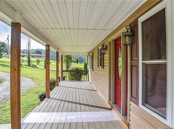 4th image of 40 Forge Valley Dr