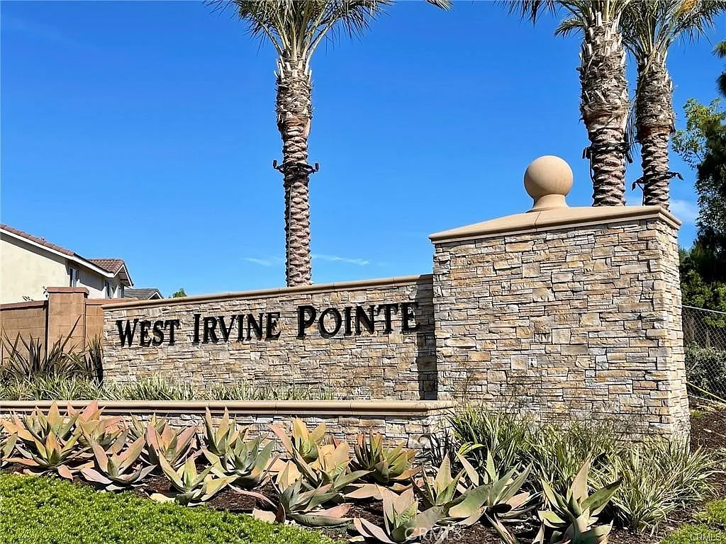 3 bed, 2.5 bath, 1549 sqft, $4,400 — Photo 2