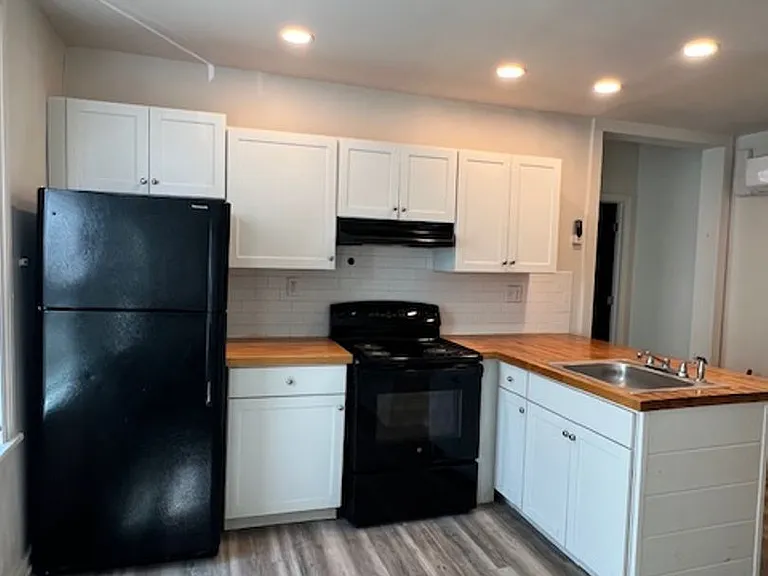 559 Manor St #561 — Photo 3