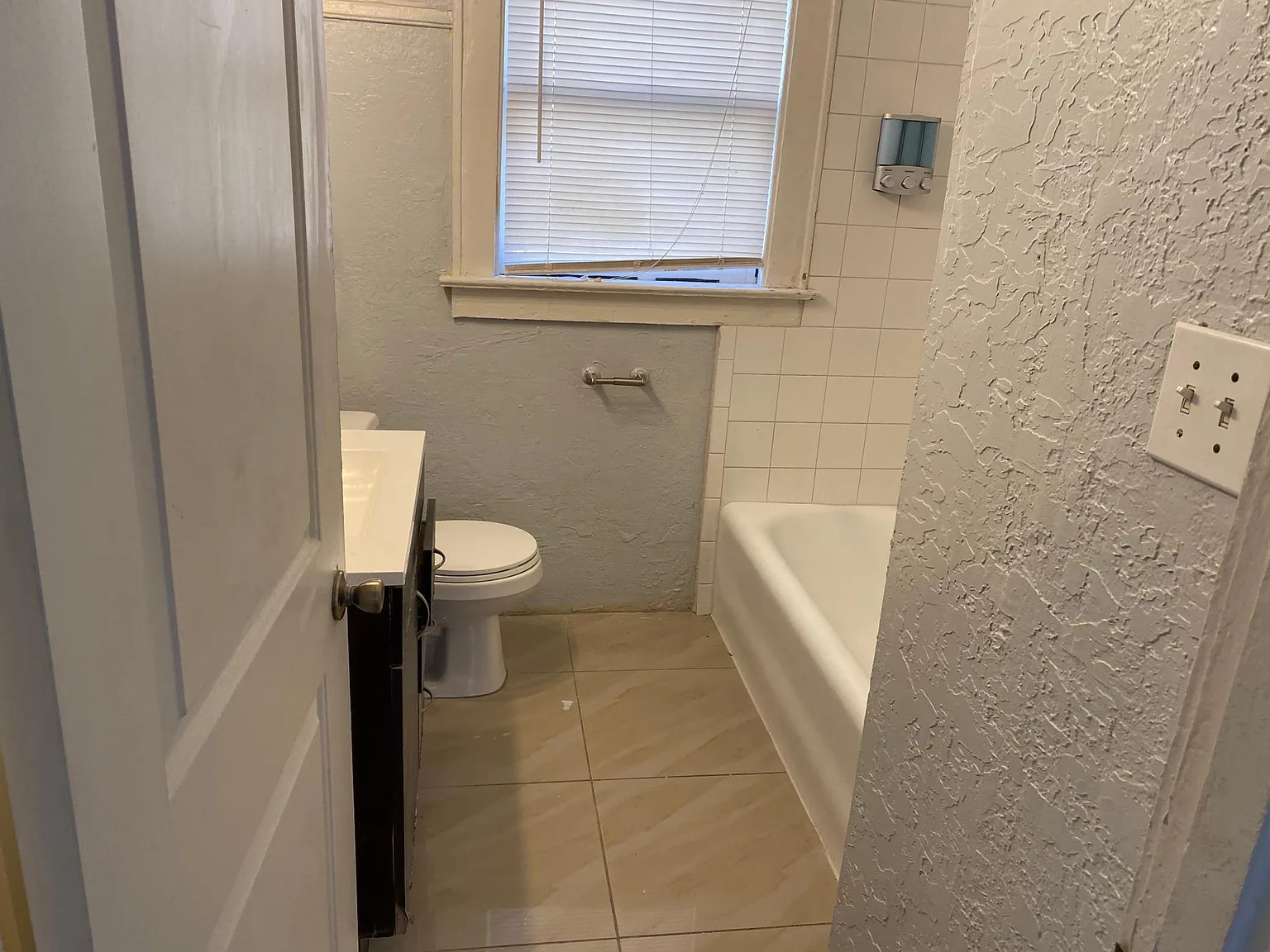 2 bed, 1500 sqft, $1,500 — Photo 4