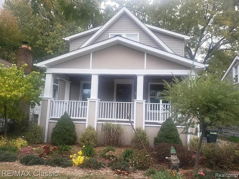 617 E 3rd St #1 — Photo 1