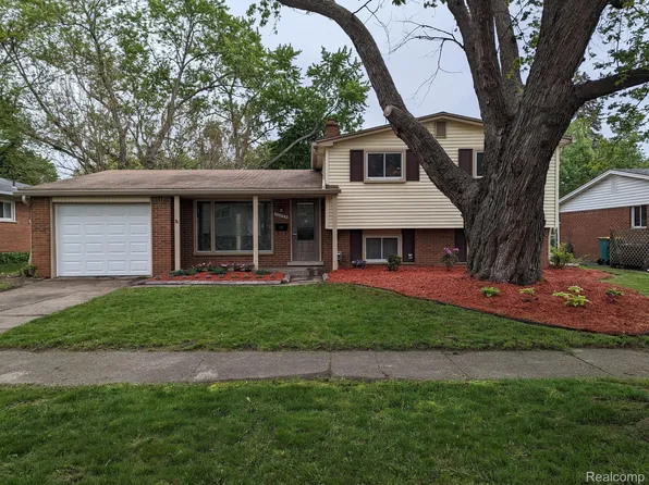21044 Birchwood St, Farmington, MI 48336