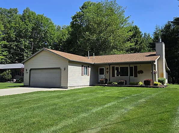 1110 Springwood Dr, Prudenville, MI 48651