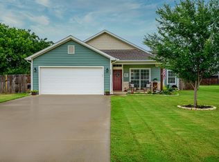 522 W Broad St, Pilot Point, TX 76258