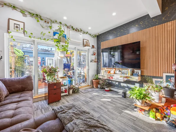 414 Chestnut Street image 5 of 25