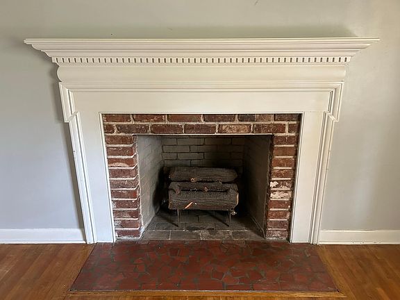 Gas fireplace