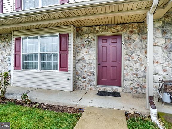 3rd image of 45 Yarrow Ct