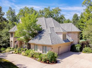 2 Norman Ct, Burr Ridge, IL 60527