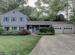 9337 Tartan View Dr, Fairfax, VA 22032